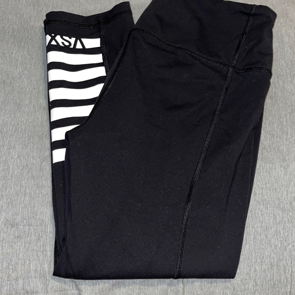 Victorias Secret Knockout Capri Workout pants